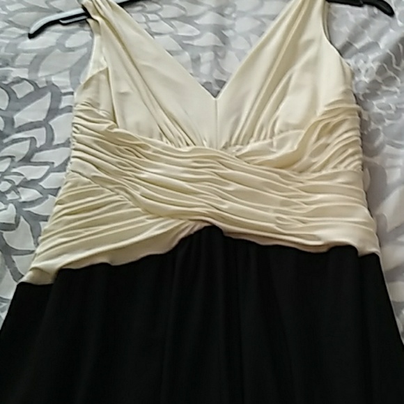 Dress - Picture 3 of 4